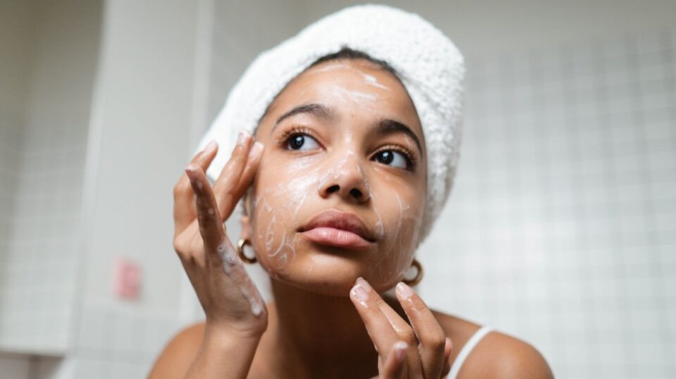 Skincare untuk Remaja Pemula aman dan sesuaikan dengan kulit